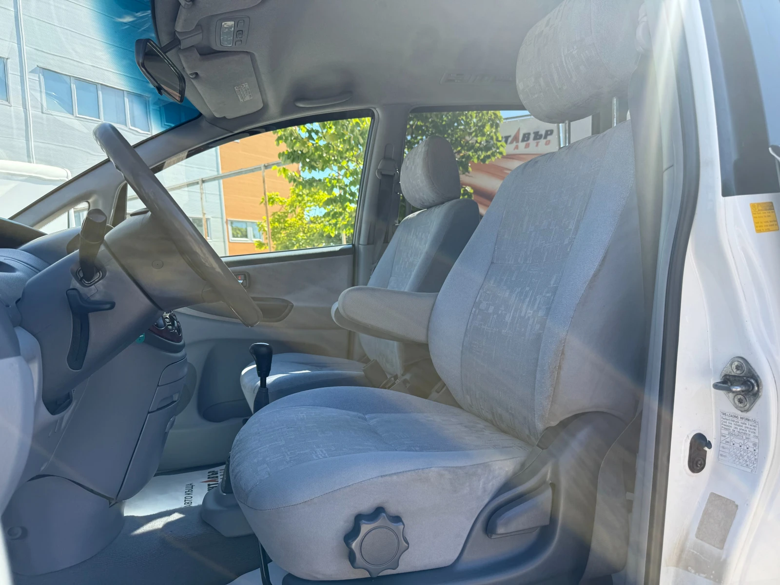 Toyota Previa 2.4i 156 к.с./7места - изображение 8