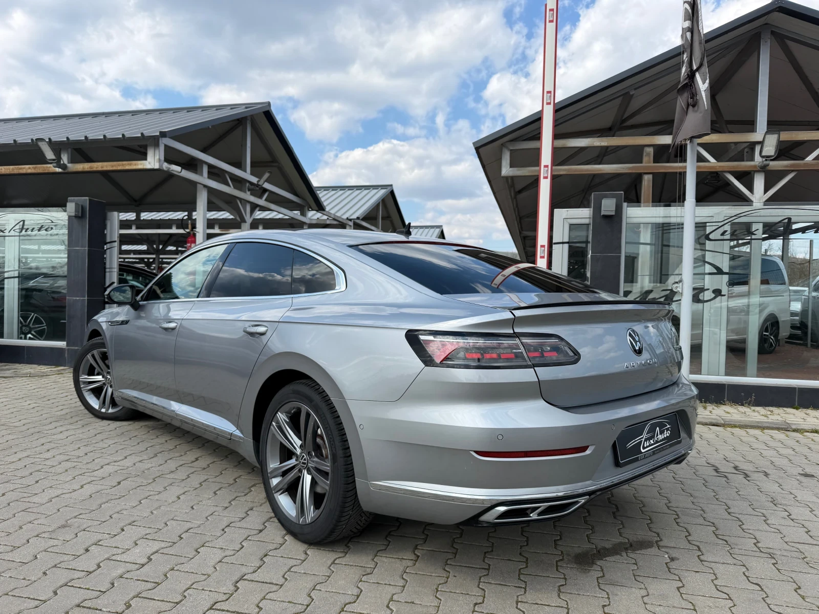 VW Arteon 2.0TDI#R-LINE#FACELIFT#MATRIX#ALCANTARA#DISTR#CAM, снимка 3 - Автомобили и джипове - 53978487