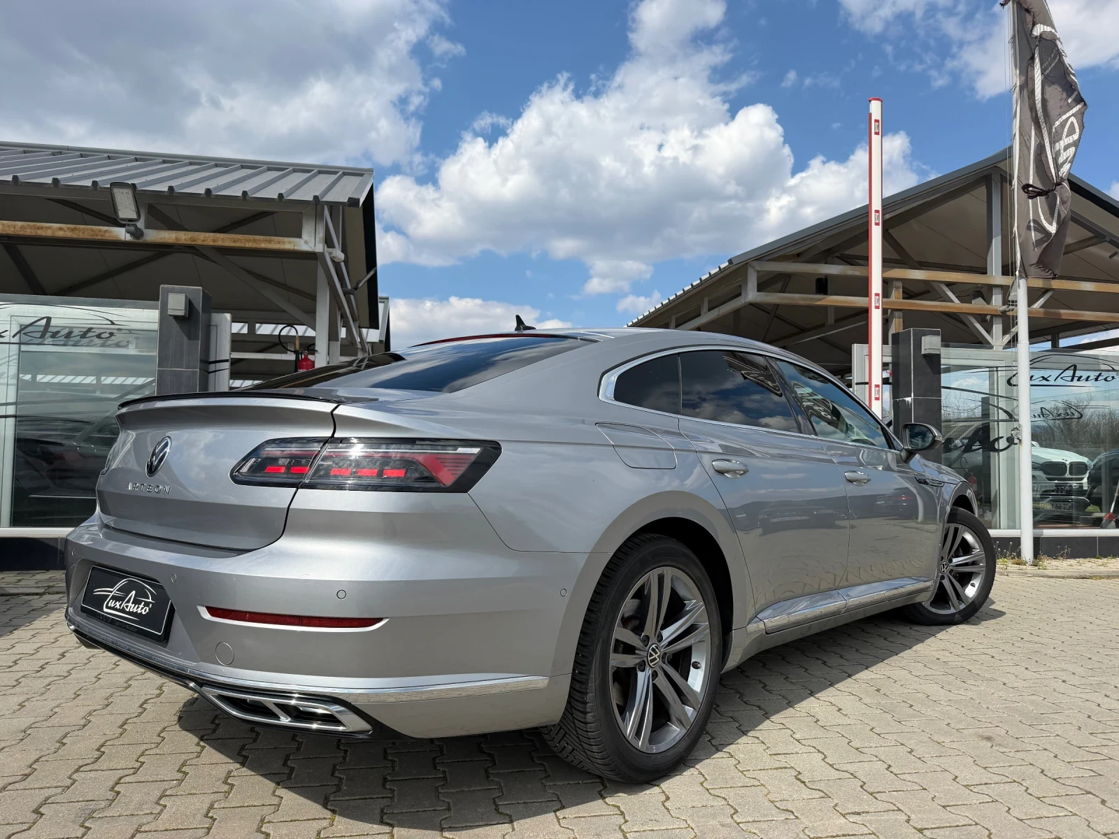 VW Arteon 2.0TDI#R-LINE#FACELIFT#MATRIX#ALCANTARA#DISTR#CAM, снимка 4 - Автомобили и джипове - 53978487