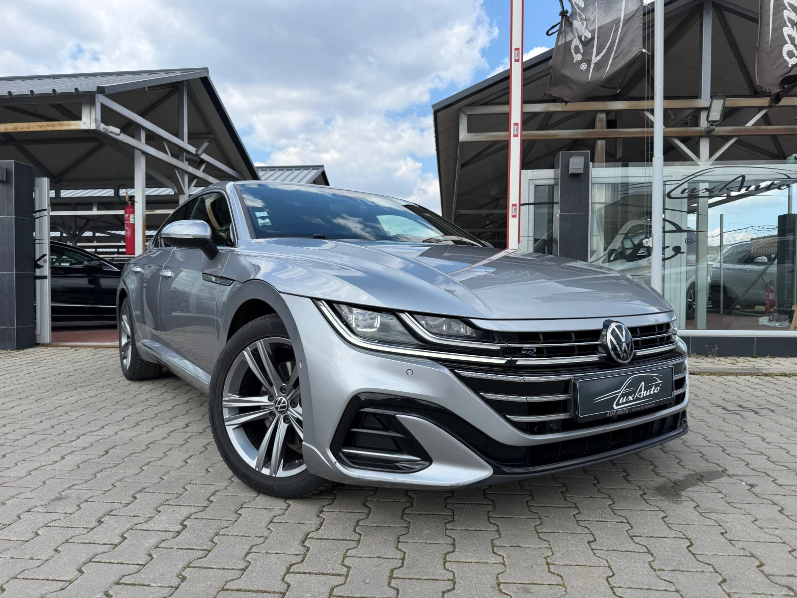 VW Arteon 2.0TDI#R-LINE#FACELIFT#MATRIX#ALCANTARA#DISTR#CAM, снимка 2 - Автомобили и джипове - 53978487