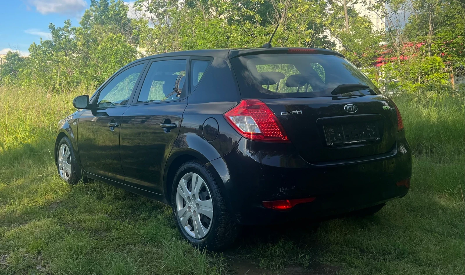 Kia Ceed 1.4i Фейс//Euro/5 , снимка 3 - Автомобили и джипове - 54826204