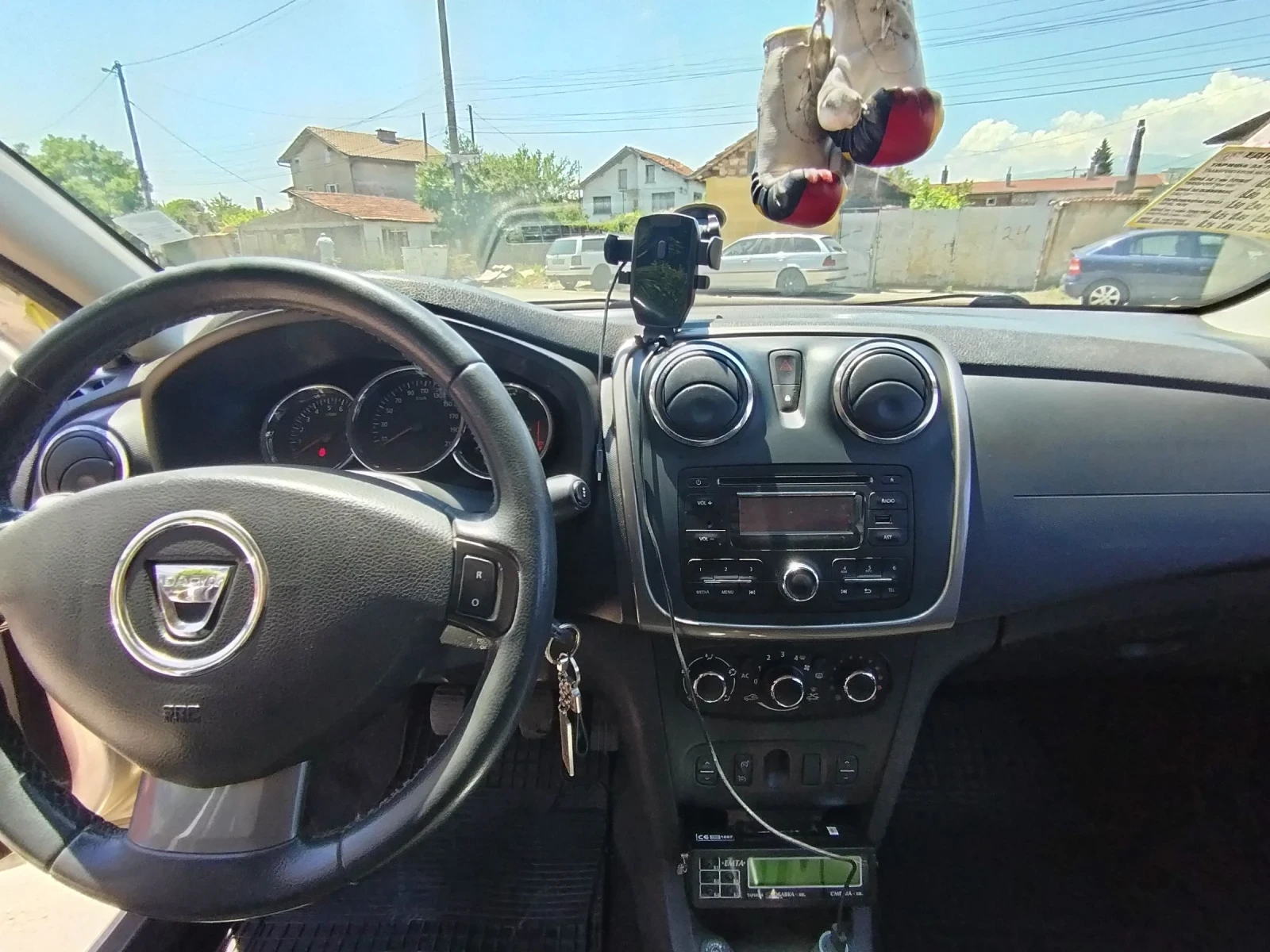 Dacia Logan 1.2 16v - 75к.с, снимка 9 - Автомобили и джипове - 55046231