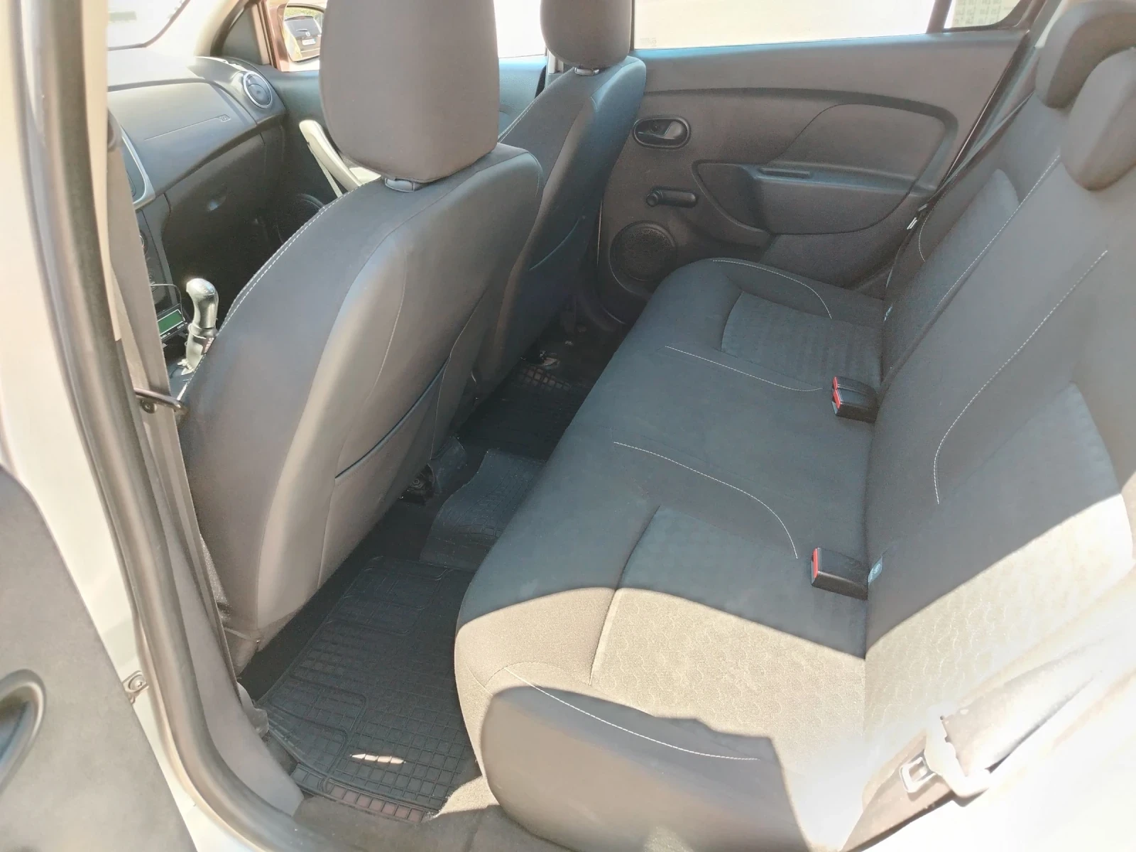 Dacia Logan 1.2 16v - 75к.с, снимка 7 - Автомобили и джипове - 55046231