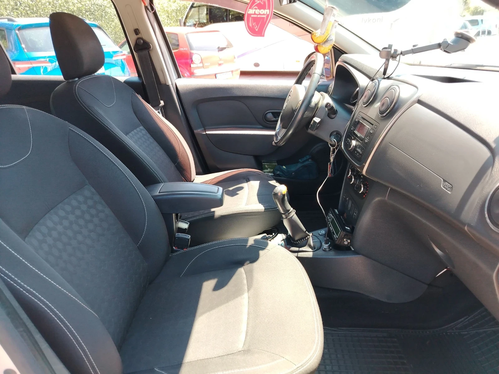Dacia Logan 1.2 16v - 75к.с, снимка 12 - Автомобили и джипове - 55046231