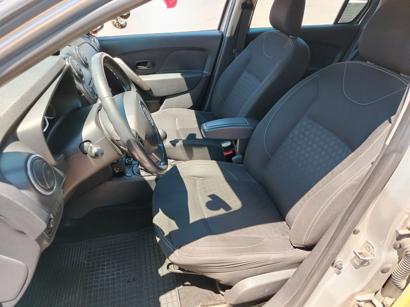 Dacia Logan 1.2 16v - 75к.с, снимка 6 - Автомобили и джипове - 55046231