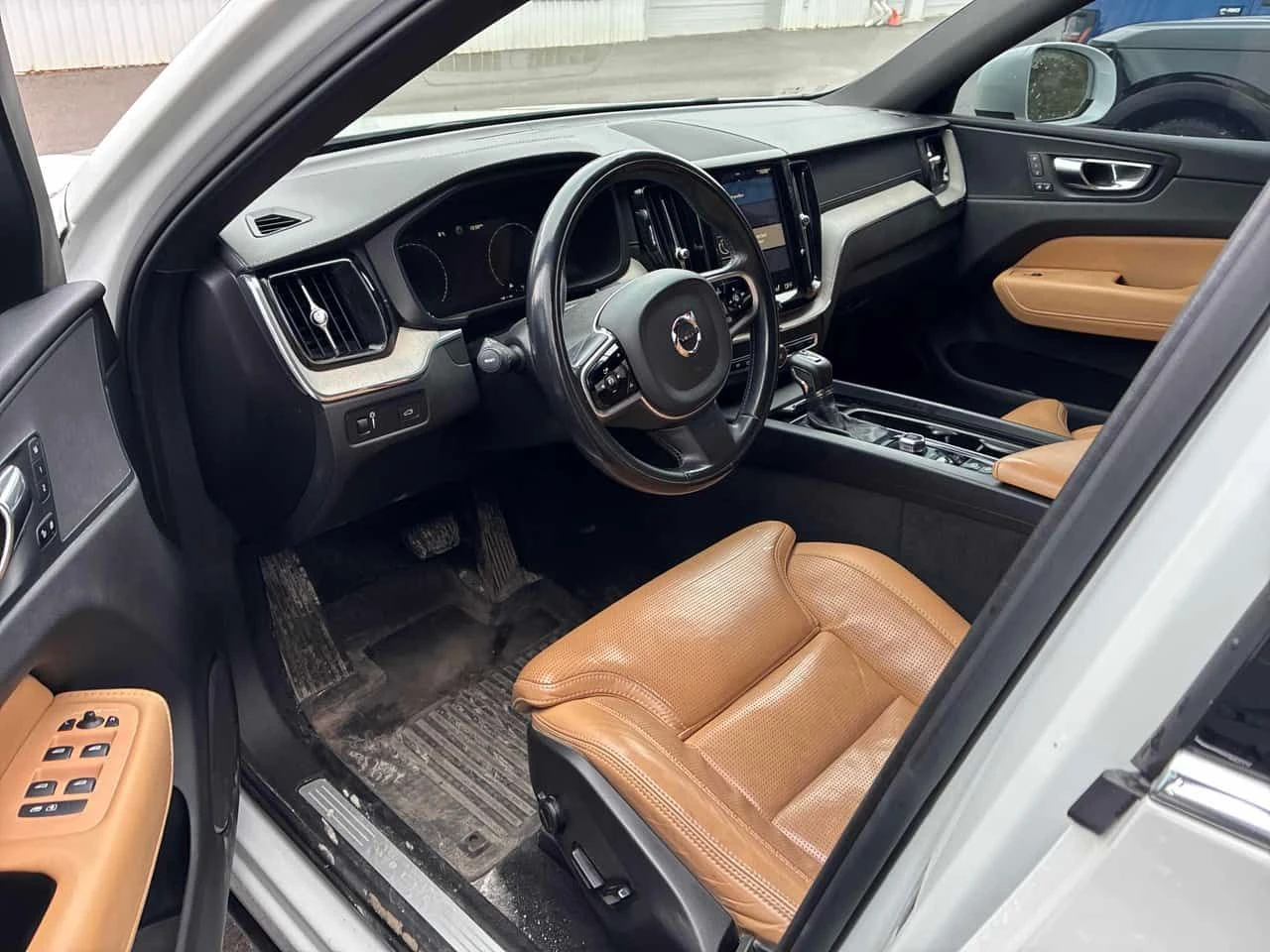 Volvo XC60 * Inscription * 360 * КОМПЛЕКТ ГУМИ * PANO, снимка 5 - Автомобили и джипове - 54561837