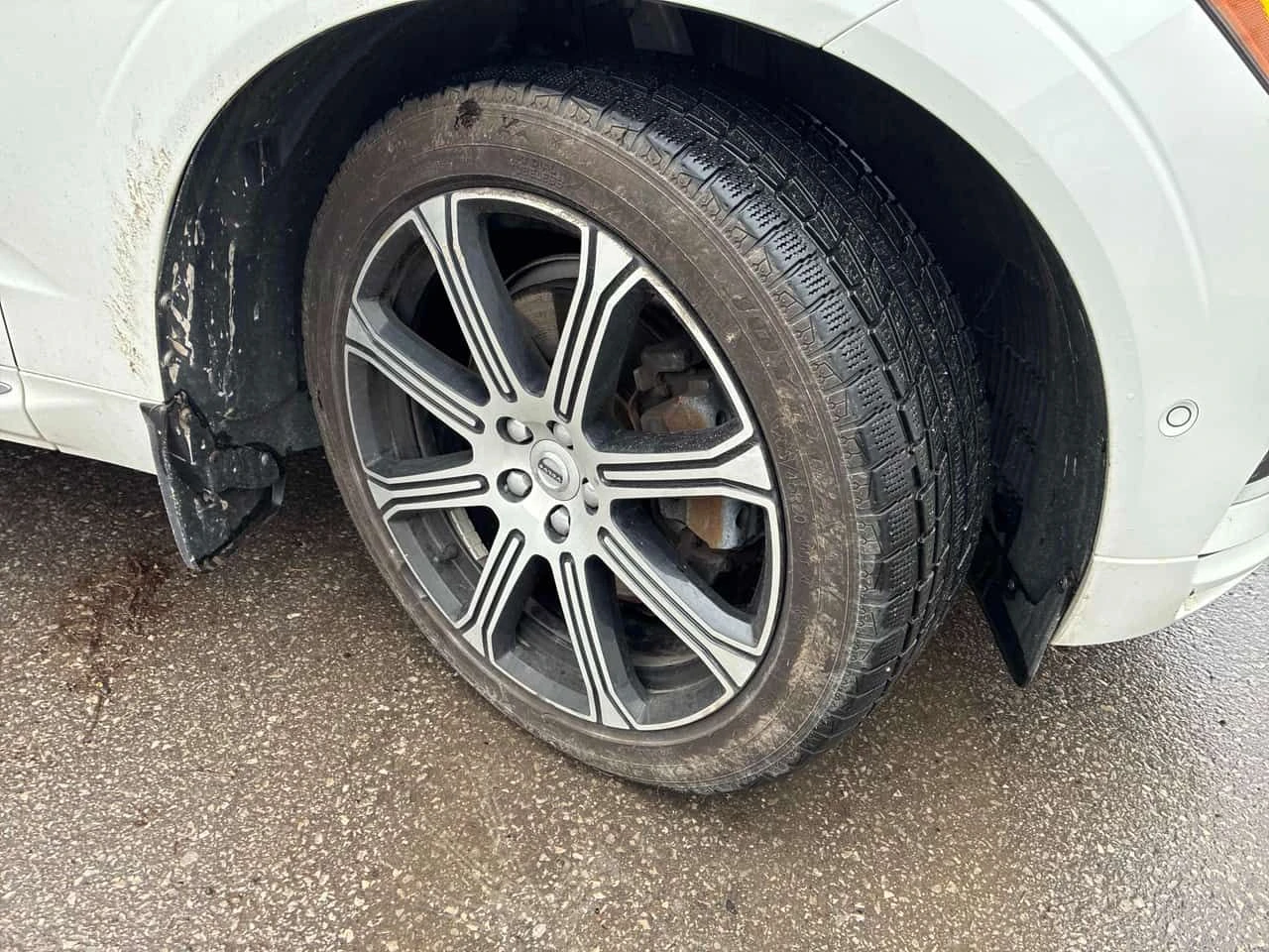 Volvo XC60 * Inscription * 360 * КОМПЛЕКТ ГУМИ * PANO, снимка 7 - Автомобили и джипове - 54561837