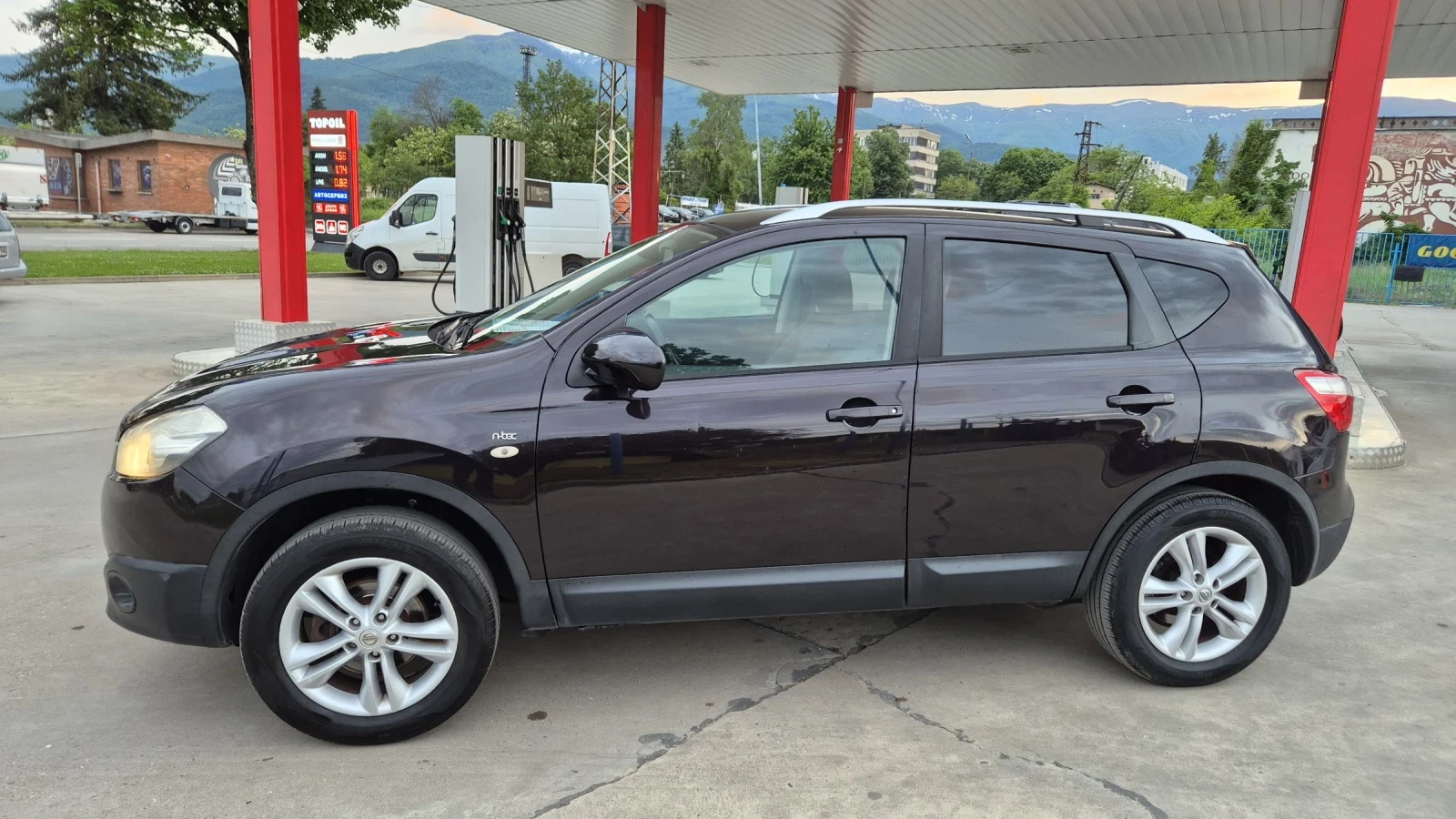 Nissan Qashqai 1.5DCI 106К.С* ИТАЛИЯ* ПАНОРАМА* НАВИ* , снимка 4 - Автомобили и джипове - 54611415