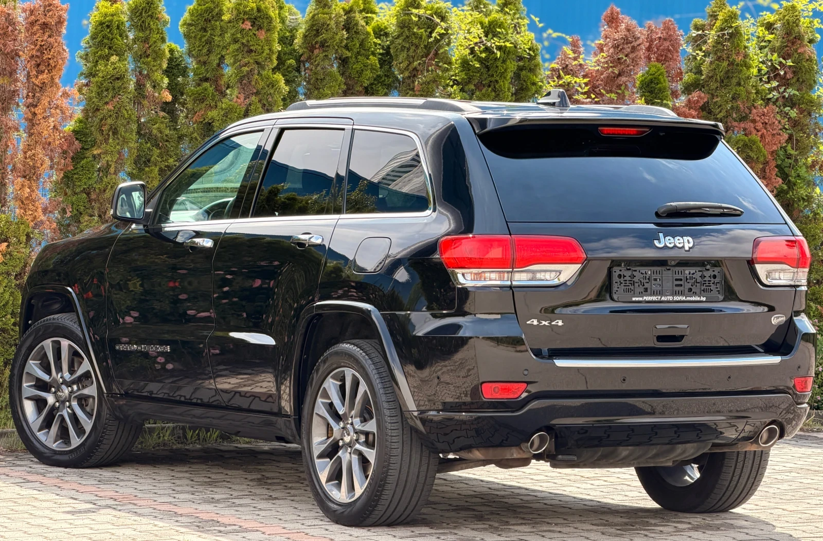 Jeep Grand cherokee Facelift-OVERLAND-KAYLESS-ДИСТРОНИК-ПАНОРАМА-186КМ, снимка 3 - Автомобили и джипове - 54839516
