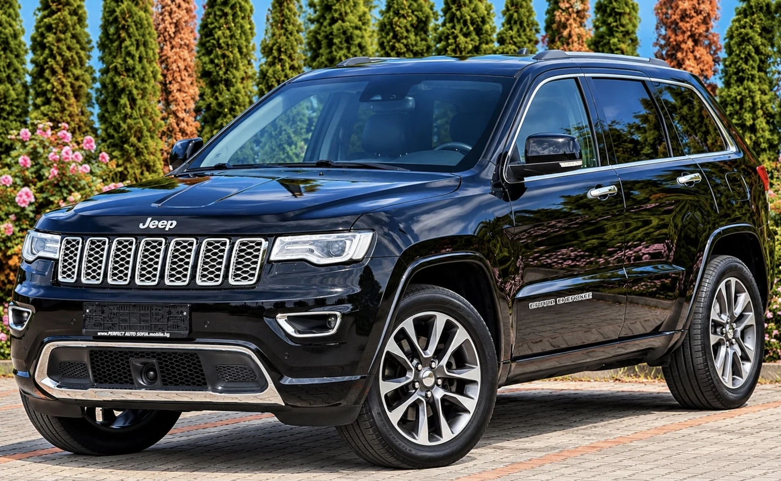 Jeep Grand cherokee Facelift-OVERLAND-KAYLESS-ДИСТРОНИК-ПАНОРАМА-186КМ