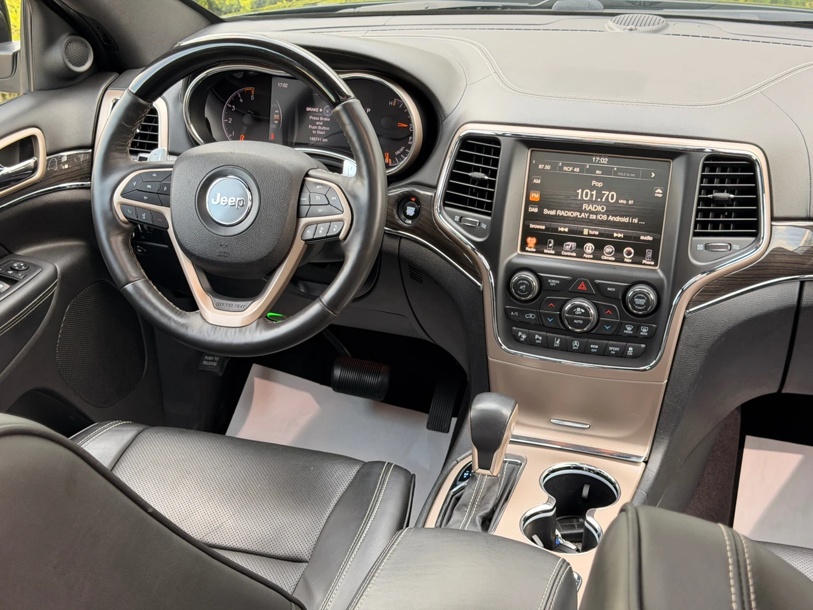 Jeep Grand cherokee Facelift-OVERLAND-KAYLESS-ДИСТРОНИК-ПАНОРАМА-186КМ, снимка 13 - Автомобили и джипове - 54839516