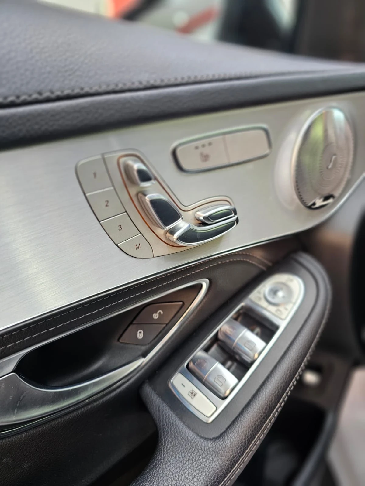 Mercedes-Benz GLC 43 AMG 4Matic+ Distronic+ Burmester+ Memory+ Panorama, снимка 9 - Автомобили и джипове - 55437043