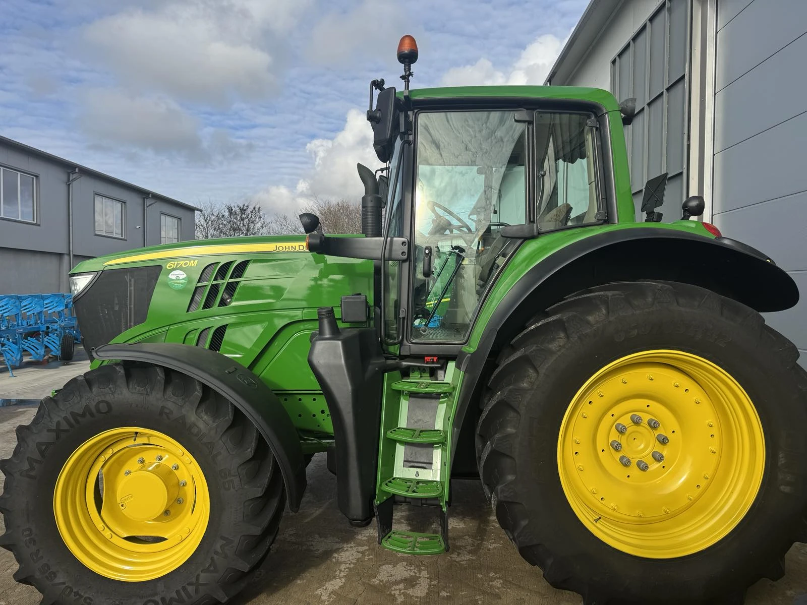 Трактор John Deere 6170M дълга база - лизинг - изображение 4