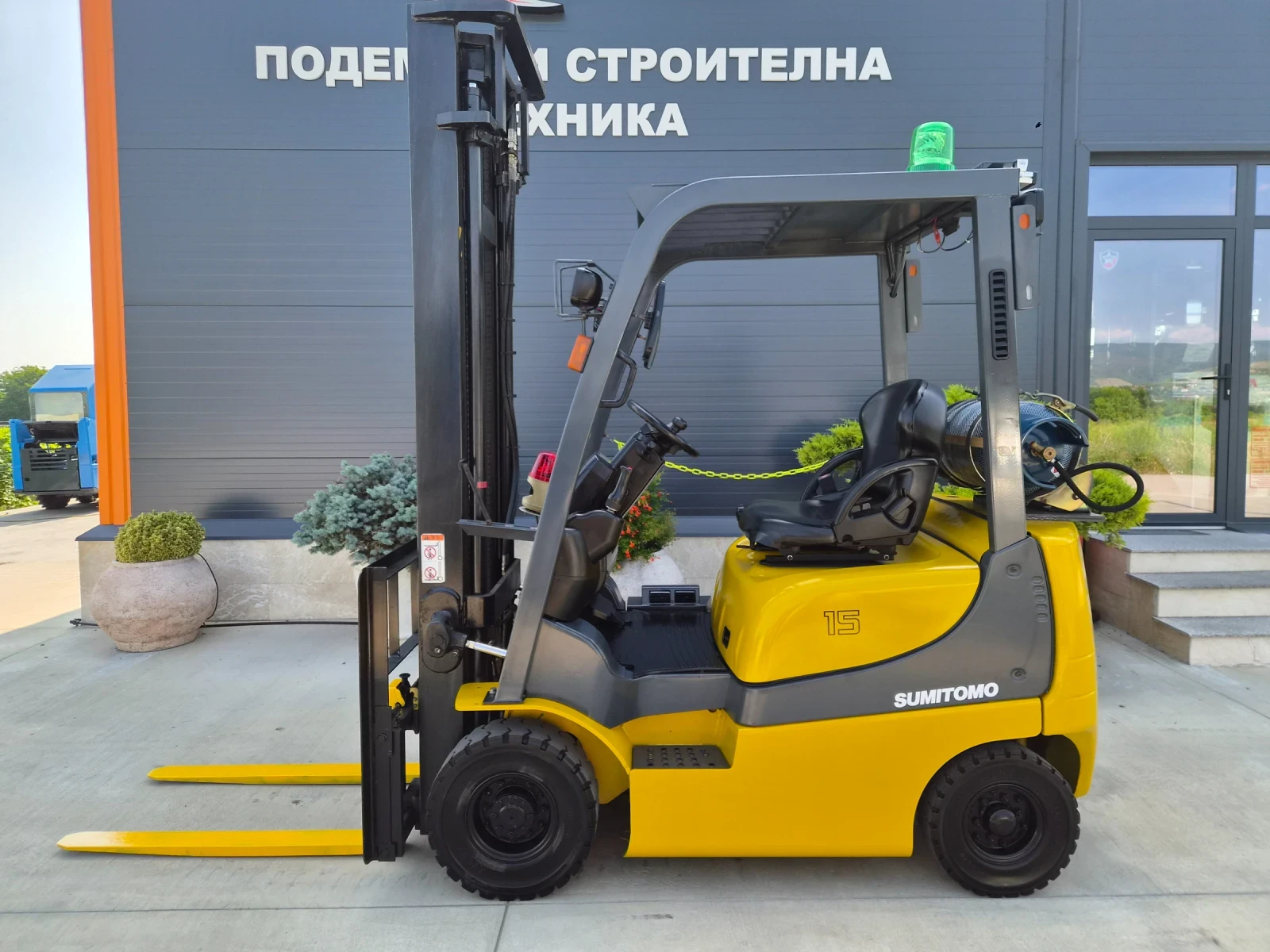 Мотокар Yale SUMITOMO / АВТОМАТ / ИЗРАВНИТЕЛ / ГАЗОКАР, снимка 2 - Индустриална техника - 55002869