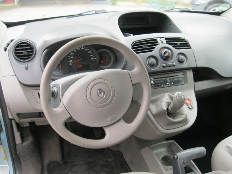 Renault Kangoo Happy Family, снимка 12 - Автомобили и джипове - 47460595