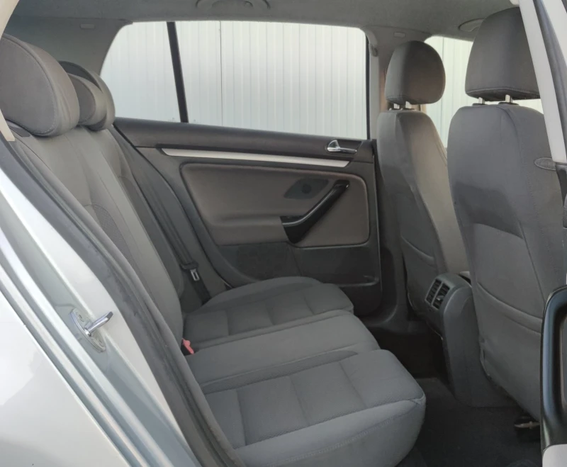 VW Golf 2.0TDI* 140к.с* NAVI* , снимка 15 - Автомобили и джипове - 51416895