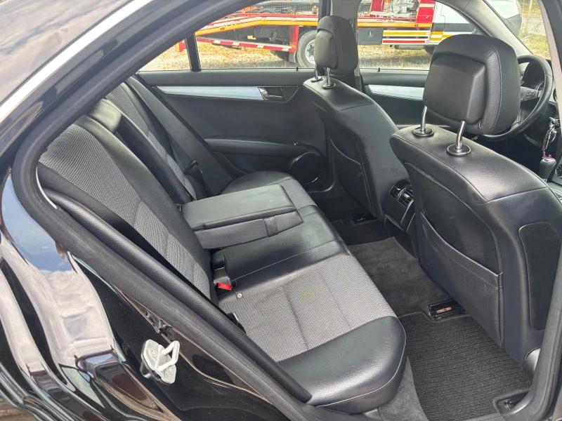 Mercedes-Benz C 220 Avantgarde, снимка 9 - Автомобили и джипове - 51486344