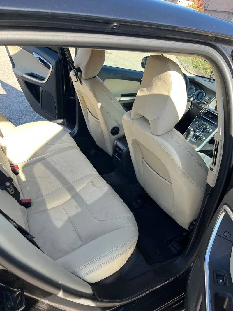 Volvo V60, снимка 5 - Автомобили и джипове - 52263924