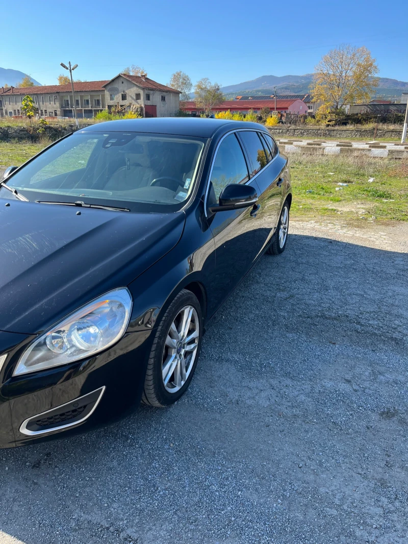 Volvo V60, снимка 2 - Автомобили и джипове - 52263924