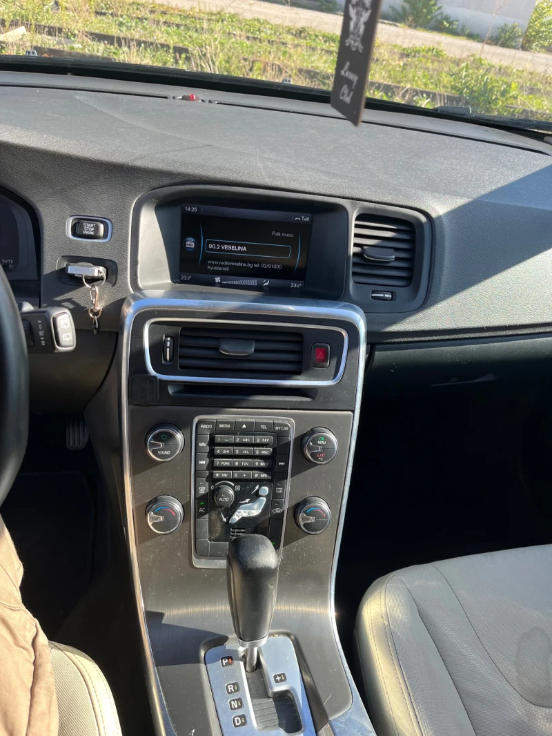 Volvo V60, снимка 8 - Автомобили и джипове - 52263924