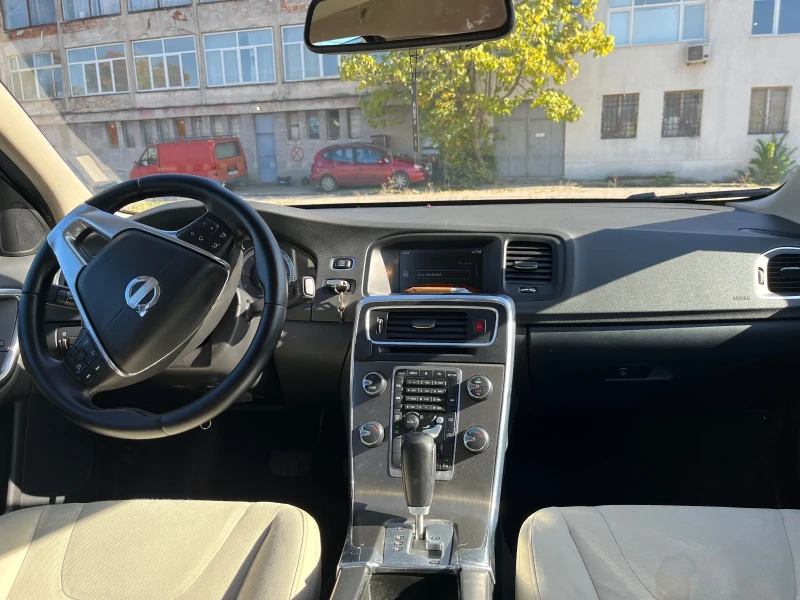 Volvo V60, снимка 6 - Автомобили и джипове - 52263924