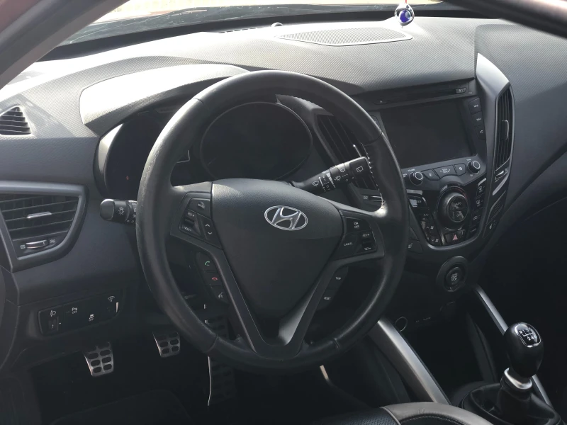 Hyundai Veloster  TURBO, снимка 8 - Автомобили и джипове - 52416051