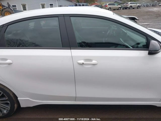 Kia Forte GT, снимка 14 - Автомобили и джипове - 48679018