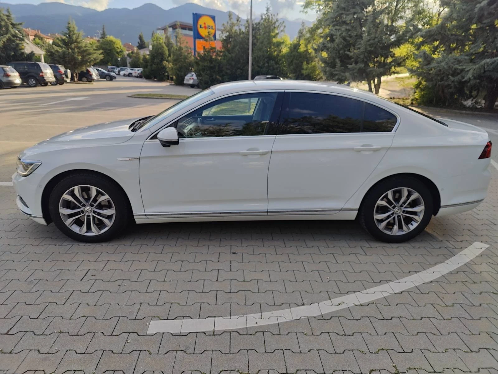 VW Passat Highline 2.0TDI SCR BMT 4MOTION - изображение 4