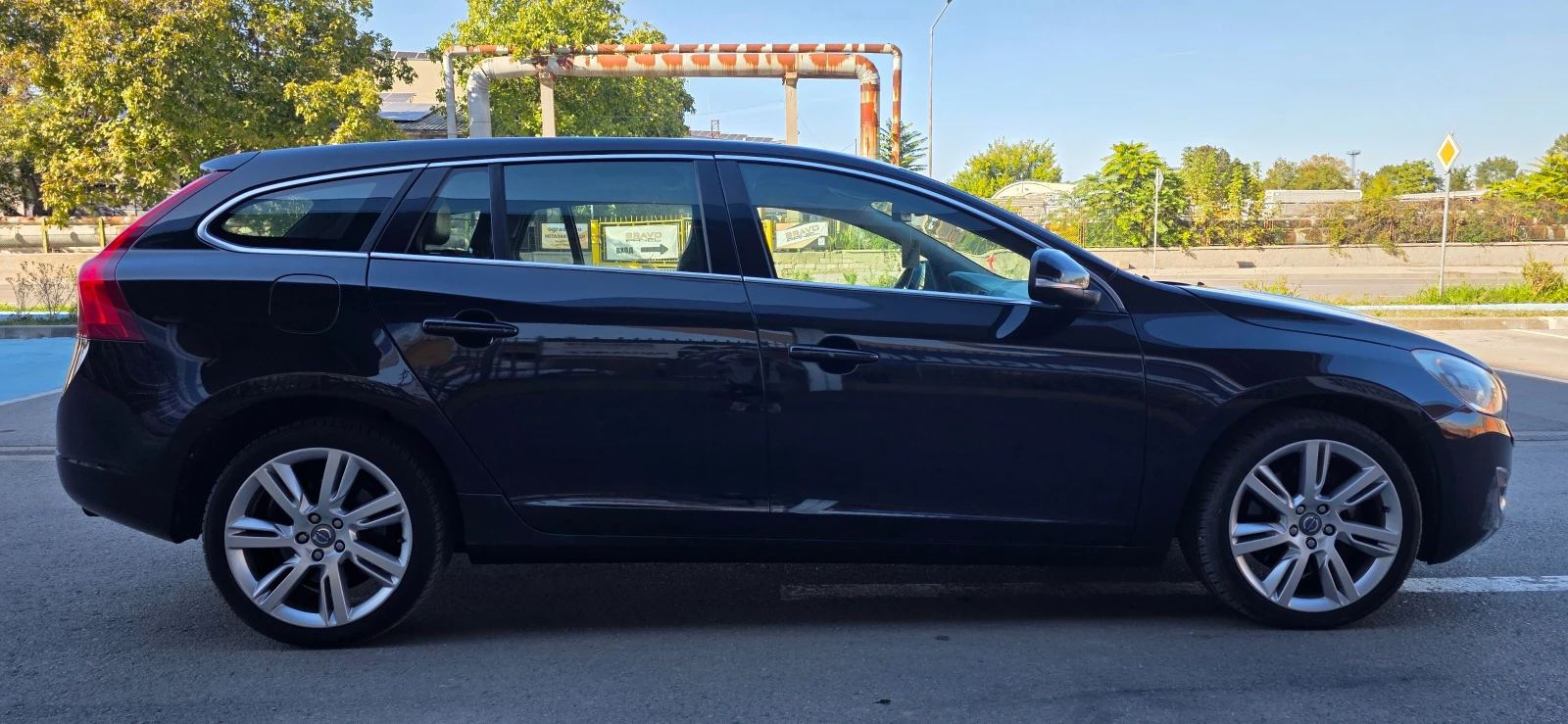 Volvo V60 2.0i //T5//SUMMUM//AVTOMAT//, снимка 3 - Автомобили и джипове - 56191798