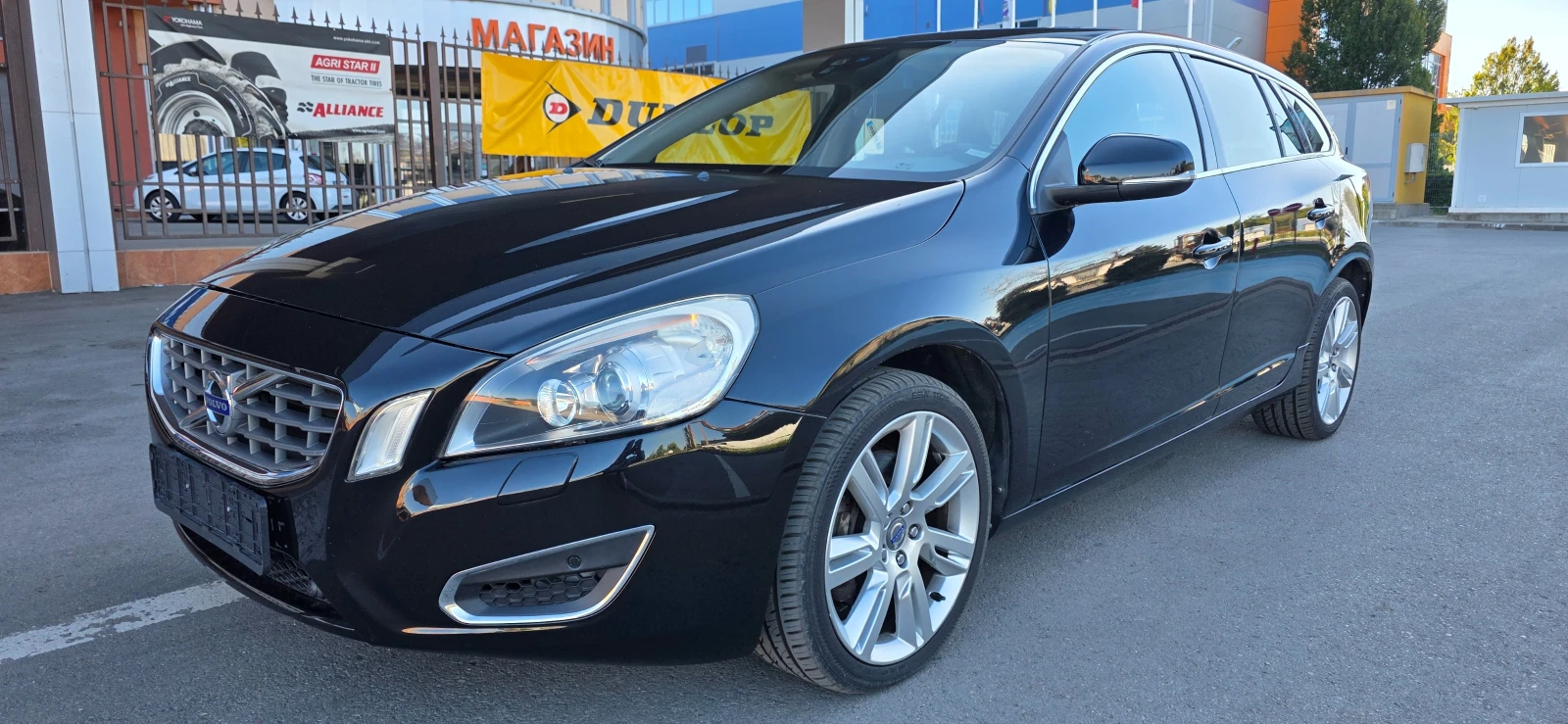 Volvo V60 2.0i //T5//SUMMUM//AVTOMAT//, снимка 8 - Автомобили и джипове - 56191798