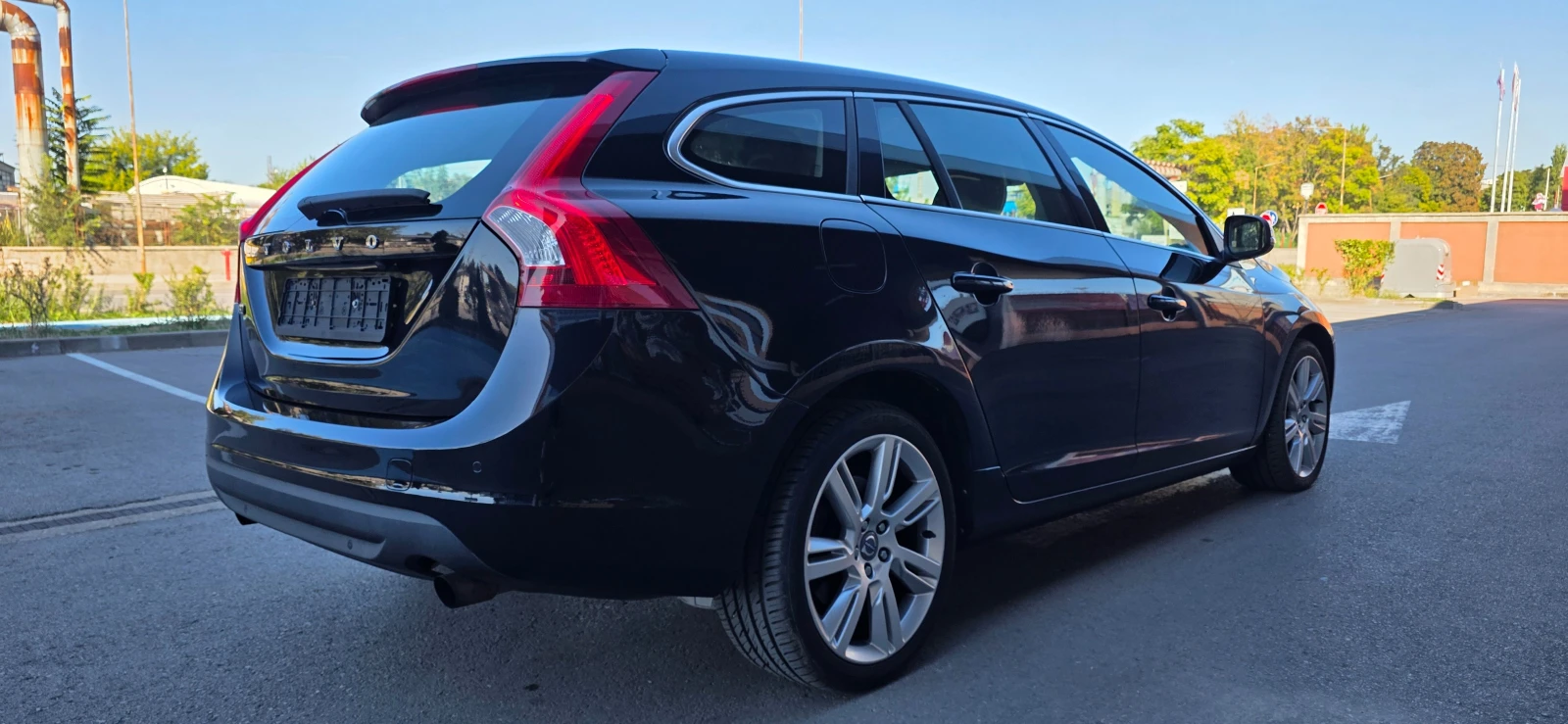 Volvo V60 2.0i //T5//SUMMUM//AVTOMAT//, снимка 4 - Автомобили и джипове - 56191798