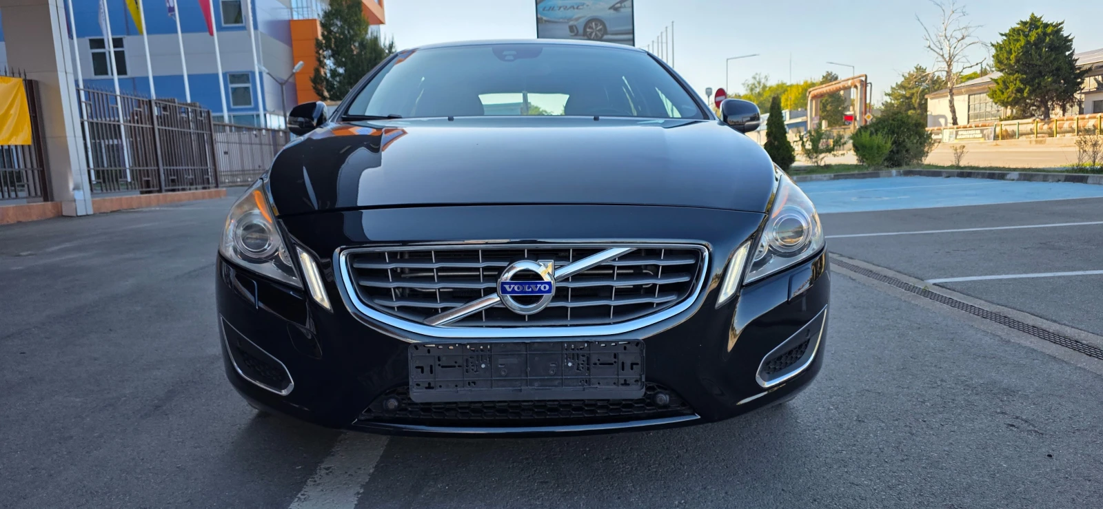Volvo V60 2.0i //T5//SUMMUM//AVTOMAT//