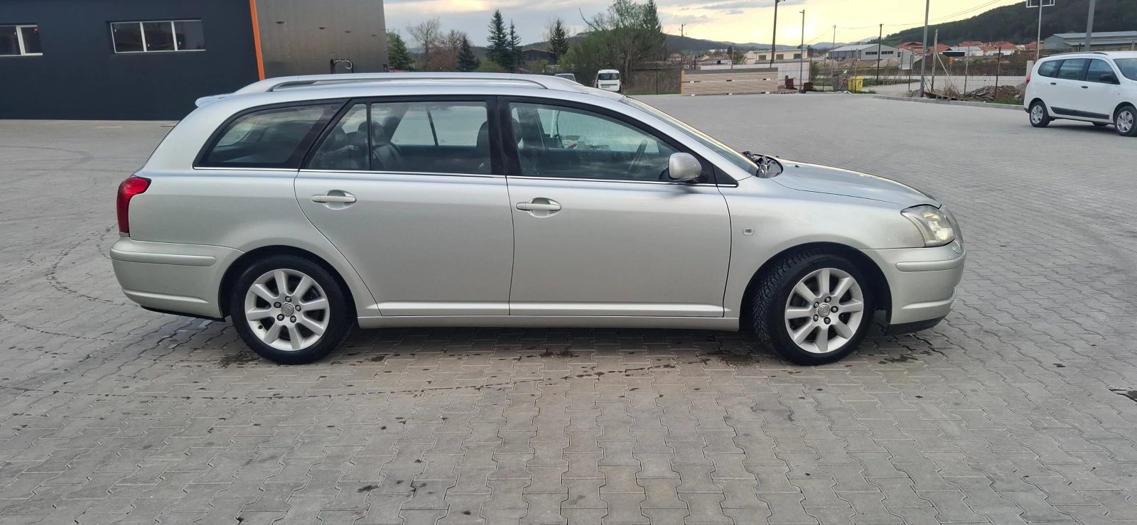 Toyota Avensis T25 2.2 d4d - изображение 5