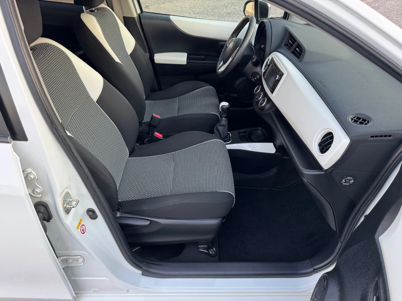 Toyota Yaris 1.33i Edition  - изображение 10