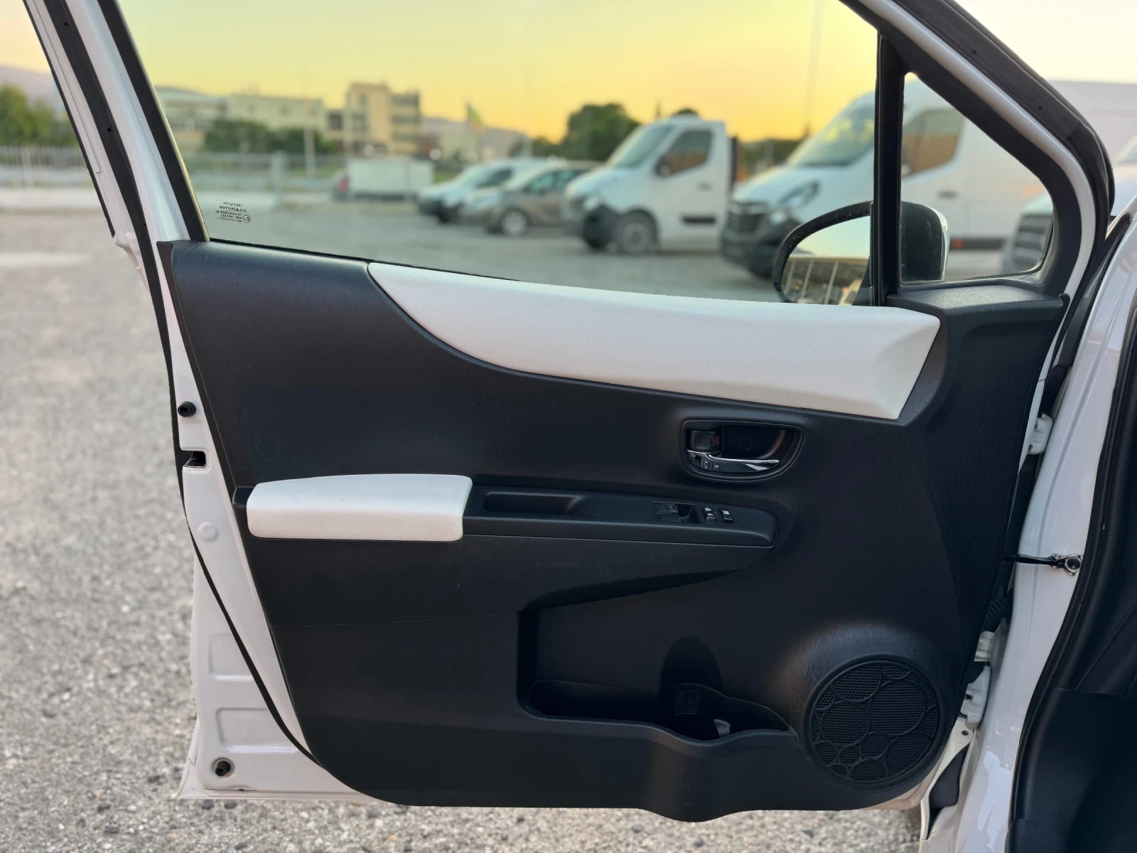 Toyota Yaris 1.33i Edition  - изображение 7