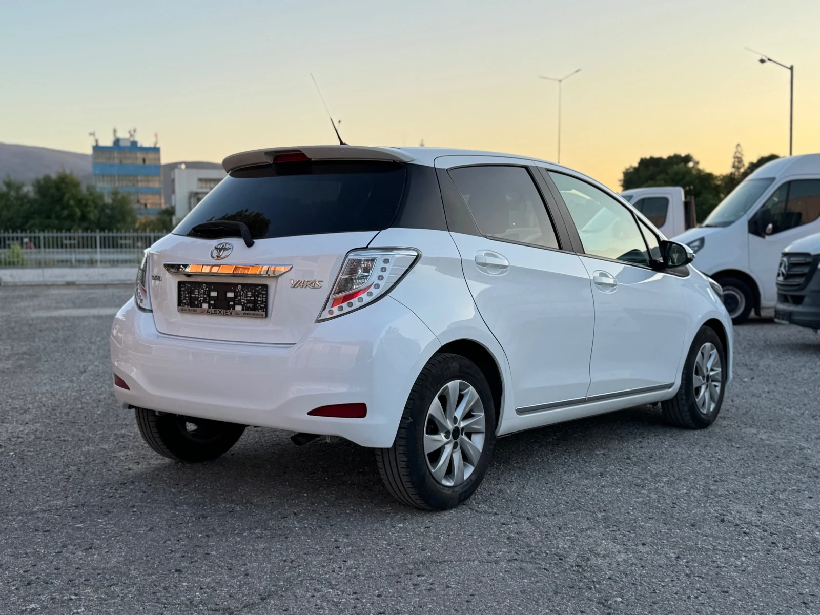 Toyota Yaris 1.33i Edition  - изображение 4