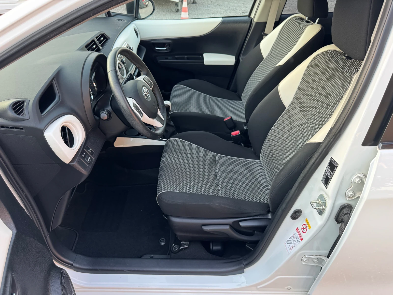 Toyota Yaris 1.33i Edition  - изображение 8