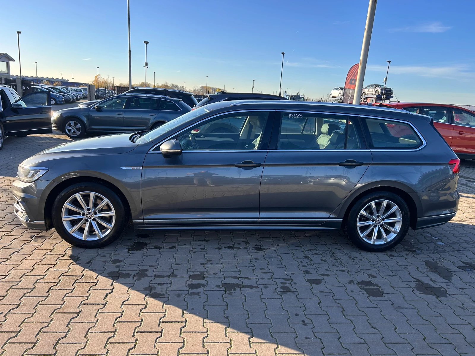 VW Passat 2.0TSI R-LINE 4MOTION/AVTOMAT/PANORAMA/KOJA EURO 6 - изображение 9