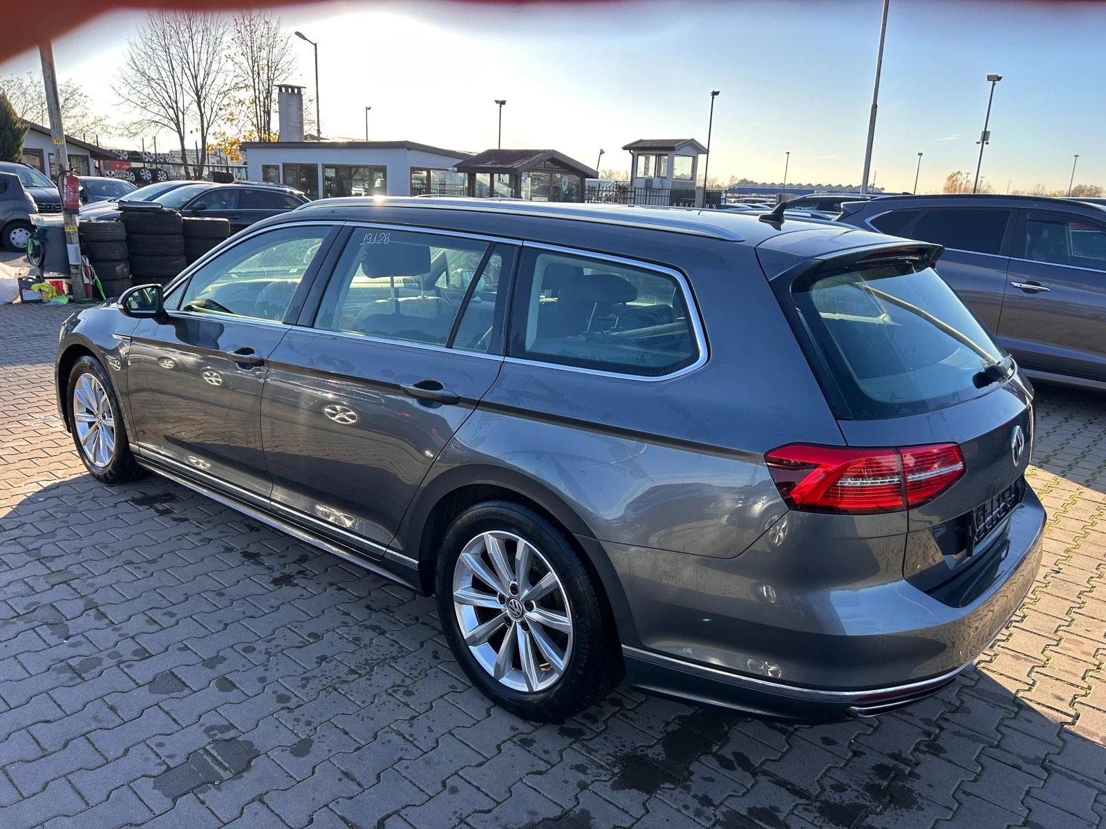 VW Passat 2.0TSI R-LINE 4MOTION/AVTOMAT/PANORAMA/KOJA EURO 6 - изображение 8