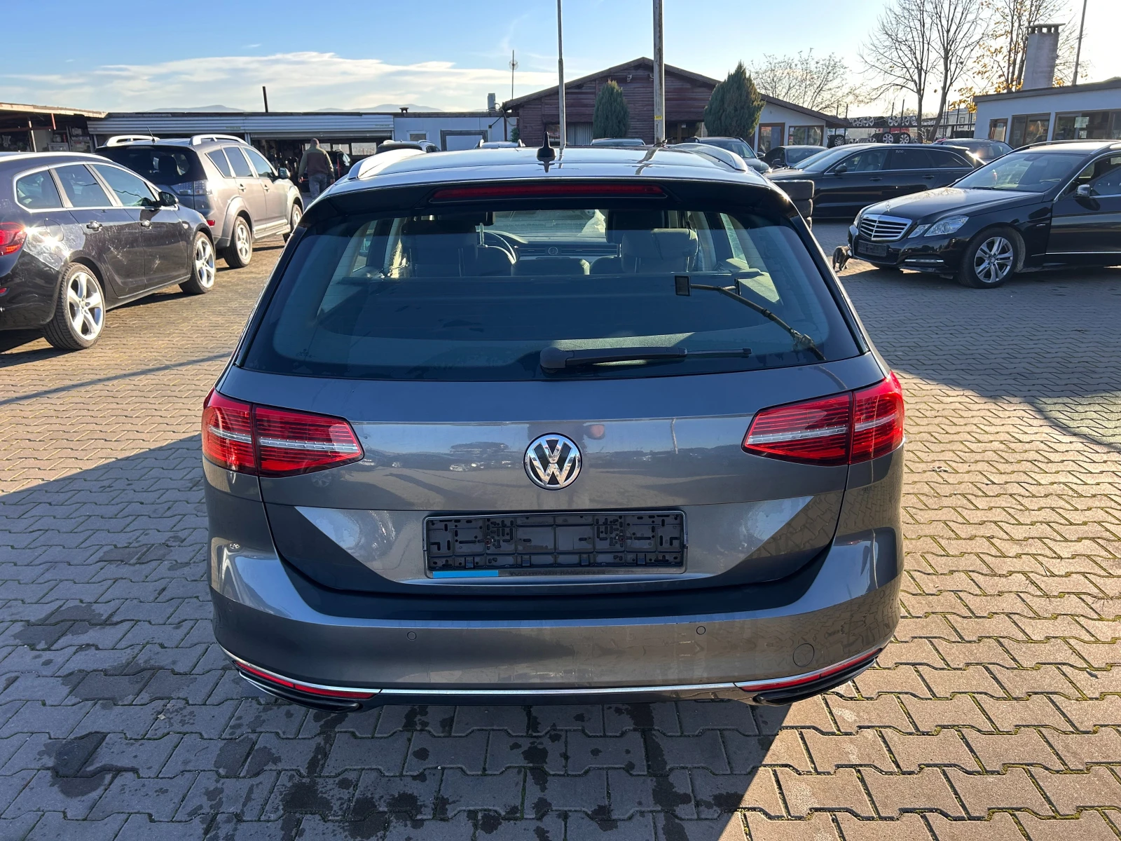 VW Passat 2.0TSI R-LINE 4MOTION/AVTOMAT/PANORAMA/KOJA EURO 6 - изображение 7