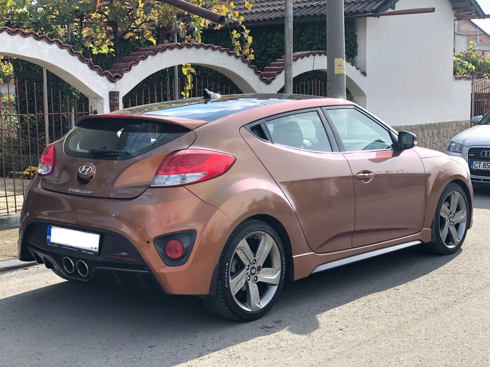 Hyundai Veloster  TURBO - изображение 4