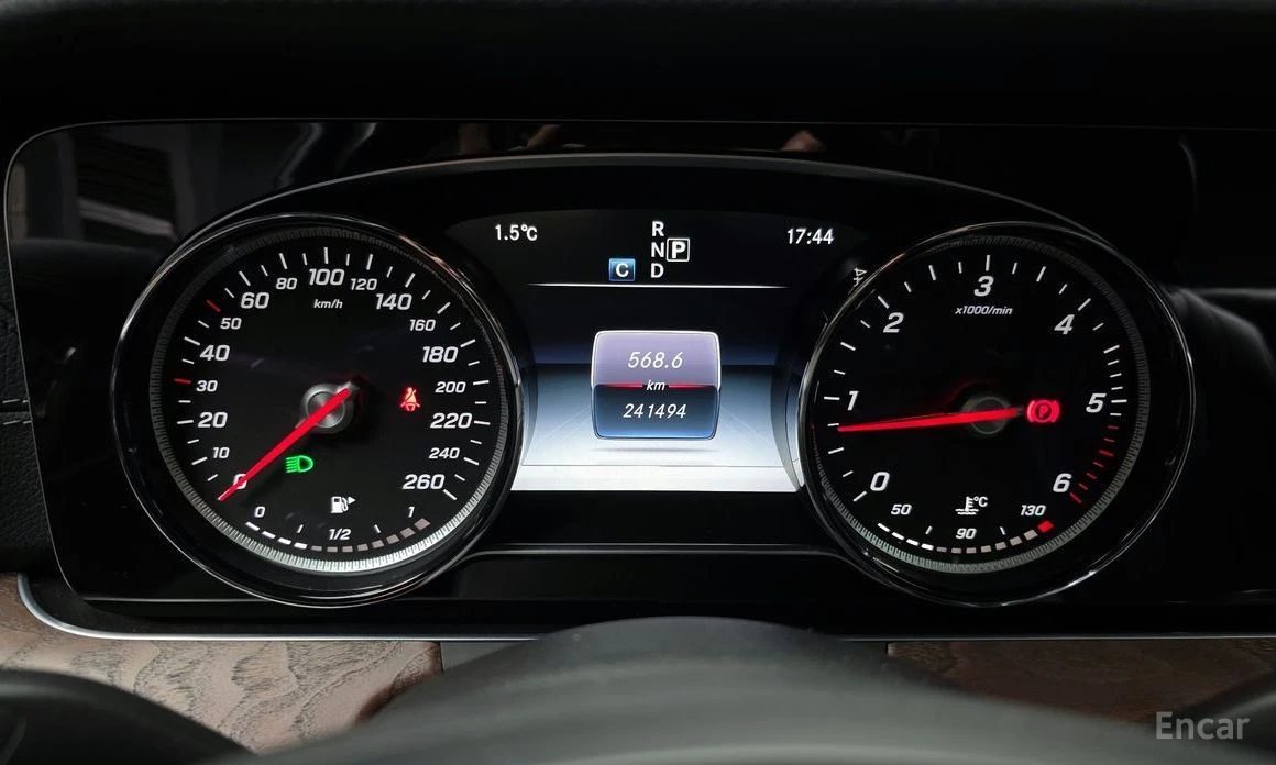 Mercedes-Benz E 220  - изображение 8