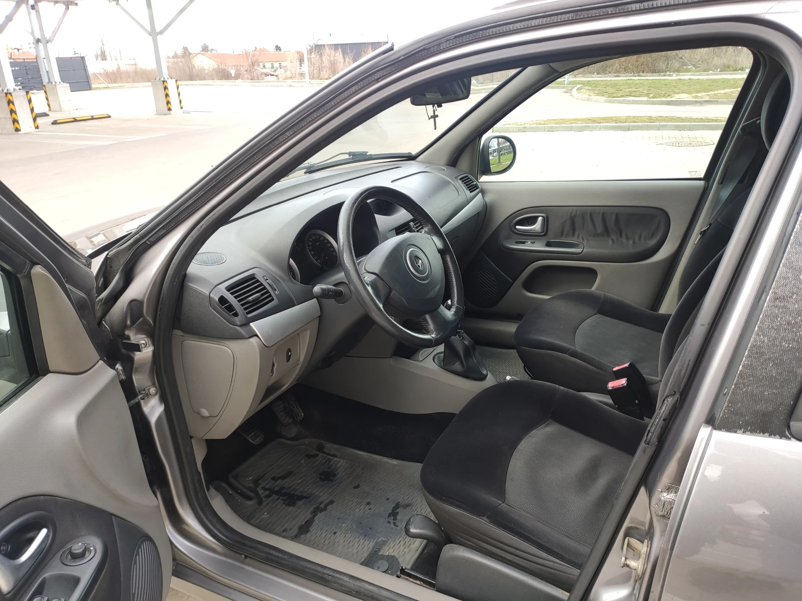 Renault Symbol, снимка 6 - Автомобили и джипове - 53940548