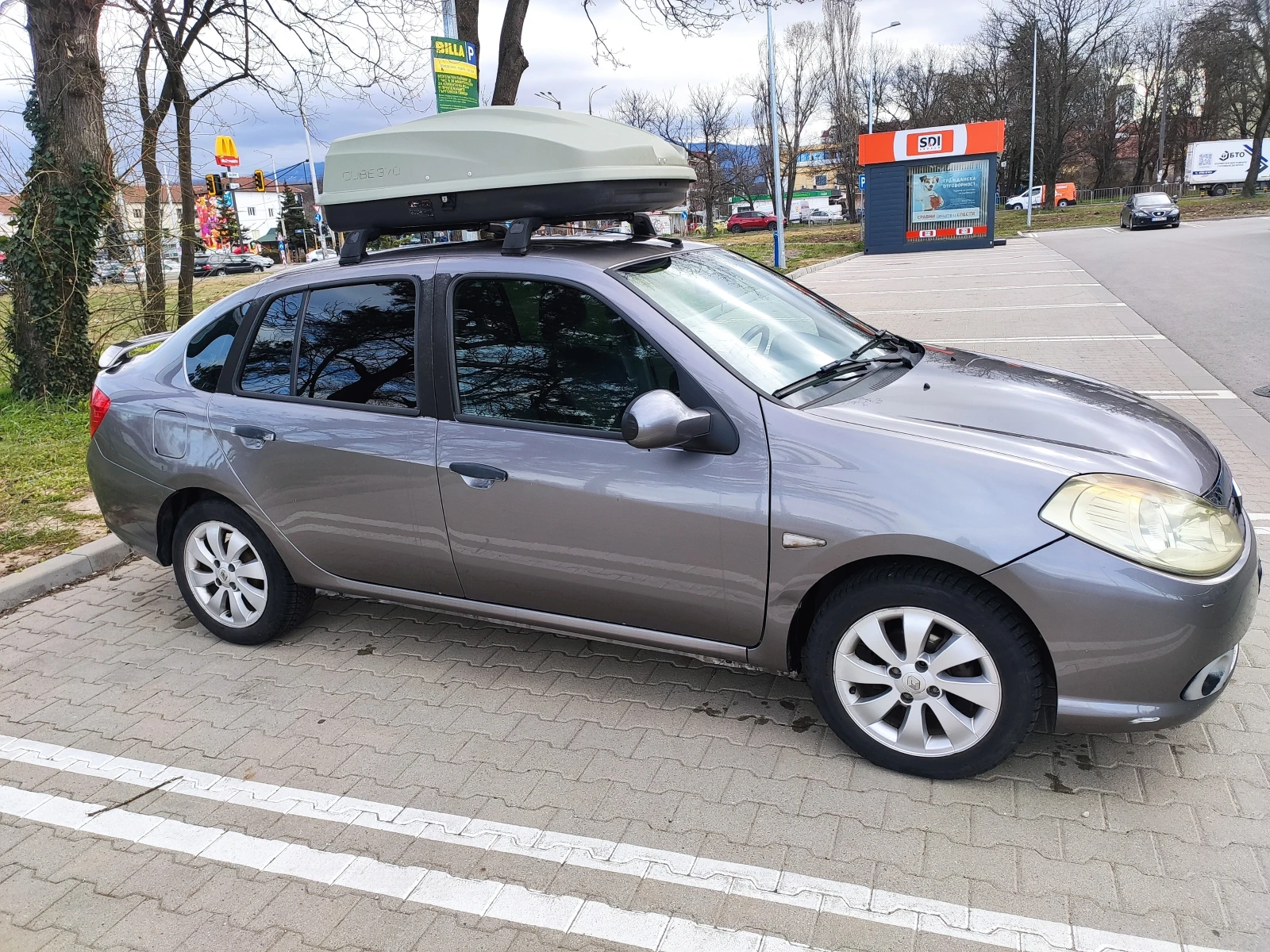 Renault Symbol, снимка 3 - Автомобили и джипове - 53940548