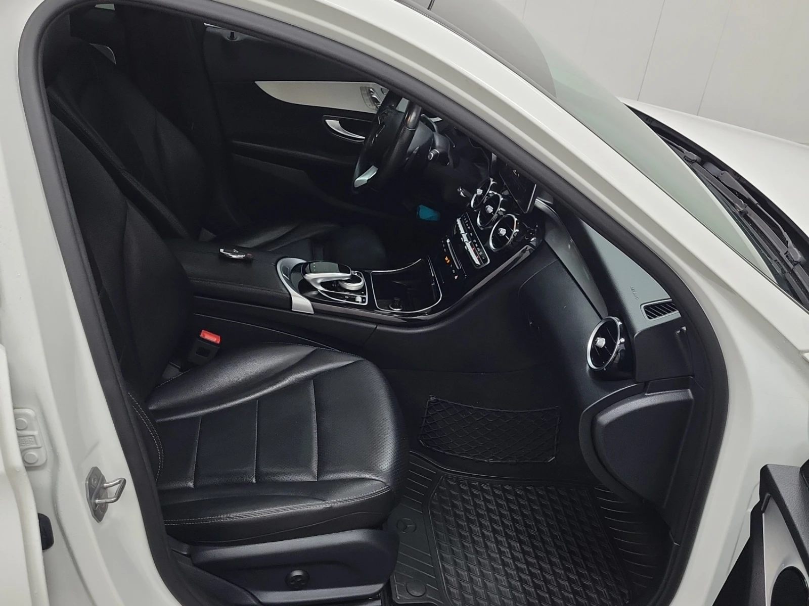 Mercedes-Benz C 300 * * CARFAX * * АВТО КРЕДИТ * * Цена до БГ * * , снимка 8 - Автомобили и джипове - 54512866