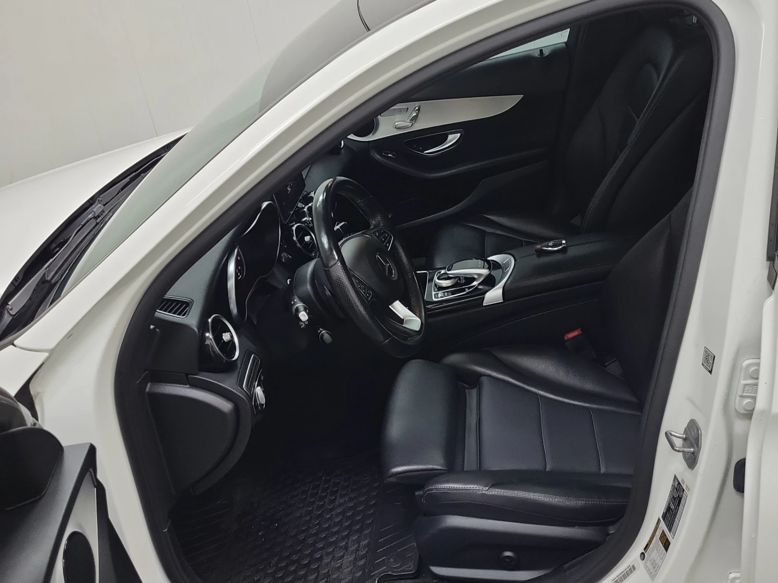 Mercedes-Benz C 300 * * CARFAX * * АВТО КРЕДИТ * * Цена до БГ * * , снимка 7 - Автомобили и джипове - 54512866
