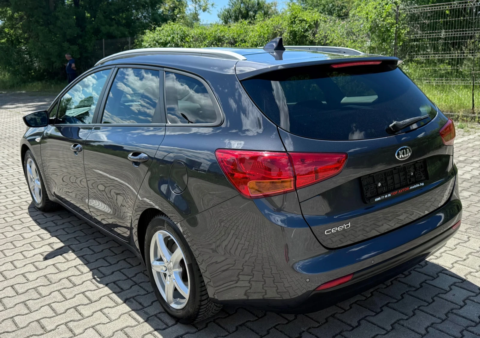 Kia Ceed 1.4i/16V/100kc/6ck/* * Facelift*  / !!! 96564km !!, снимка 6 - Автомобили и джипове - 54710950
