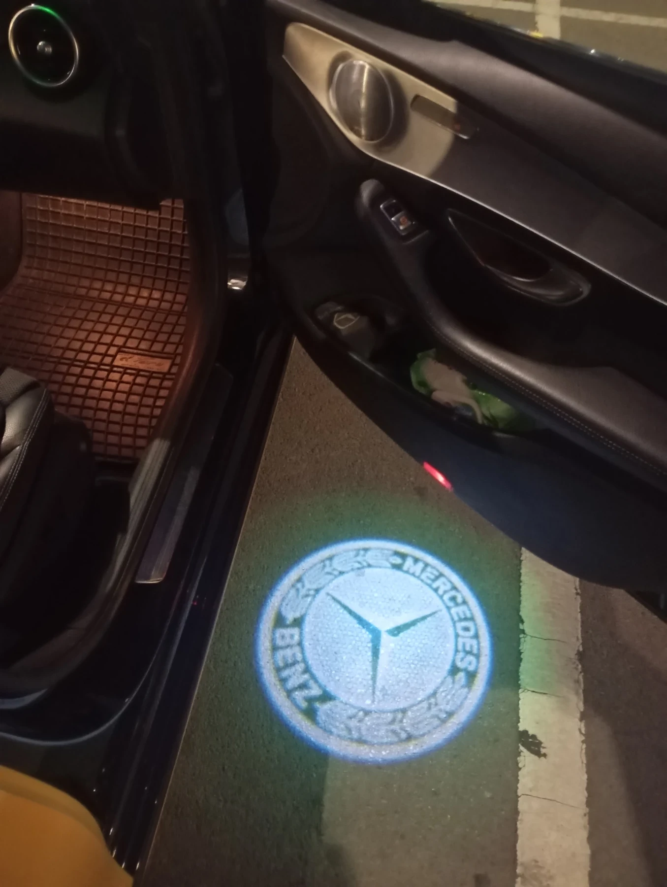Mercedes-Benz C 220 Avangarde, снимка 5 - Автомобили и джипове - 55319062