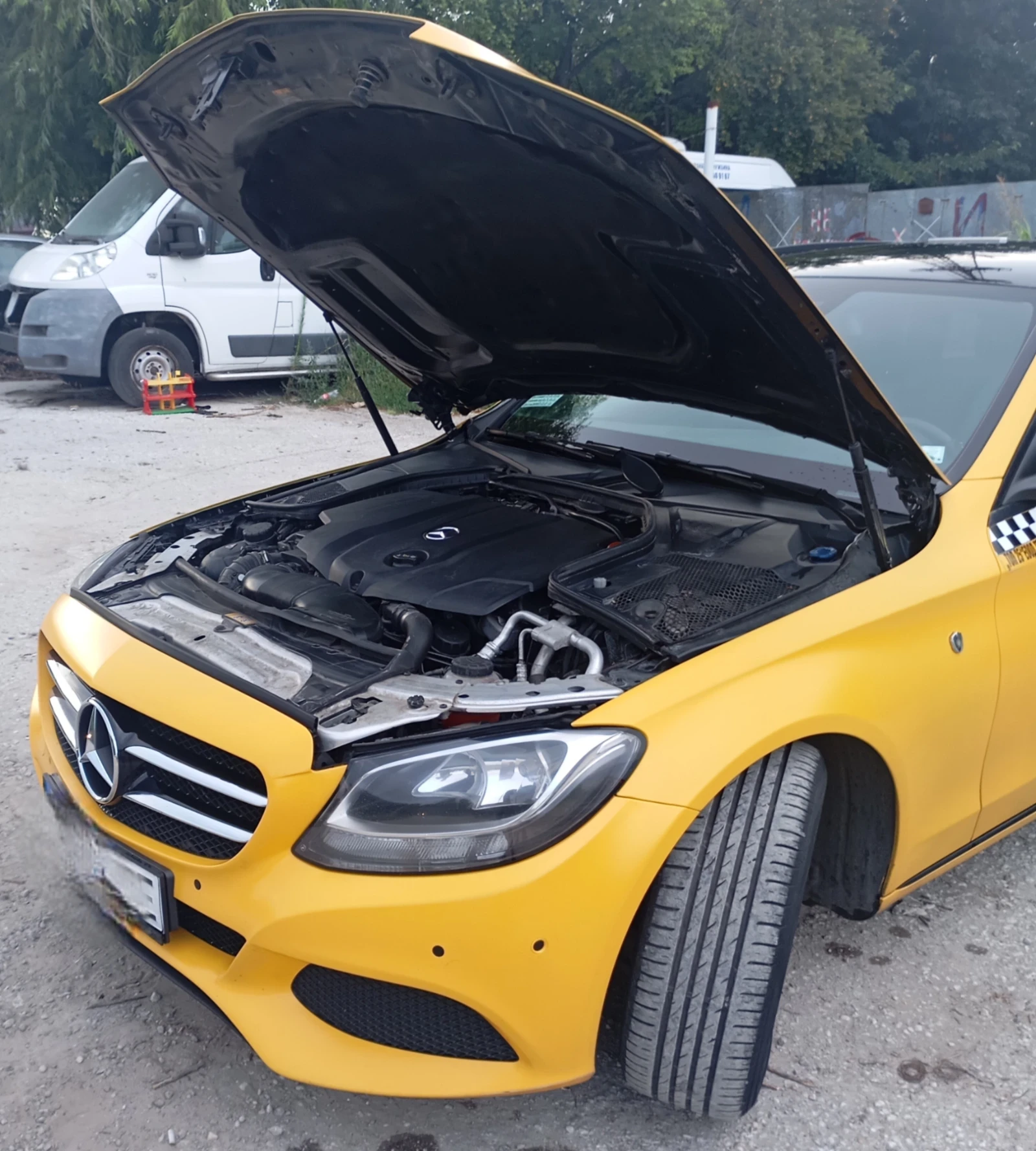Mercedes-Benz C 220 Avangarde, снимка 4 - Автомобили и джипове - 55319062