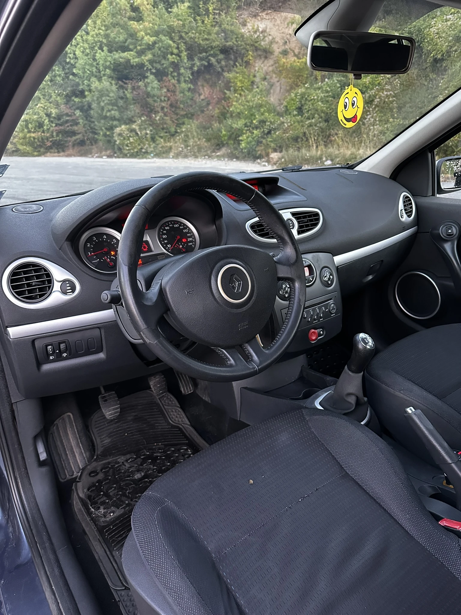 Renault Clio 1.2i, снимка 6 - Автомобили и джипове - 56108167